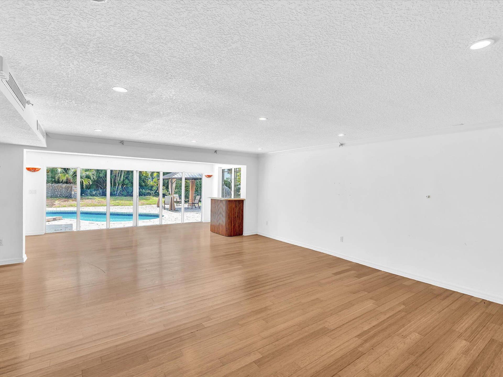 518 N Riverside Drive, Pompano Beach, FL 33062 Living Room