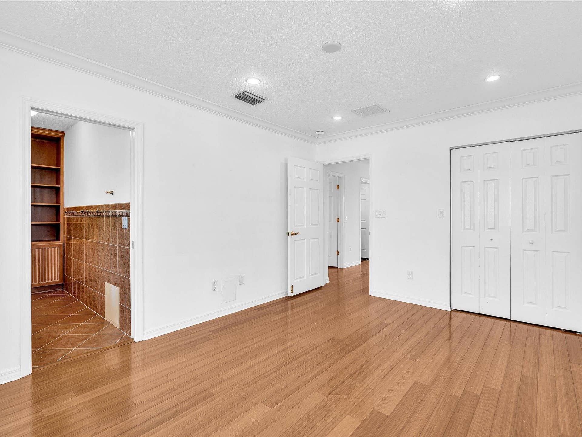 518 N Riverside Drive, Pompano Beach, FL 33062 Bedroom