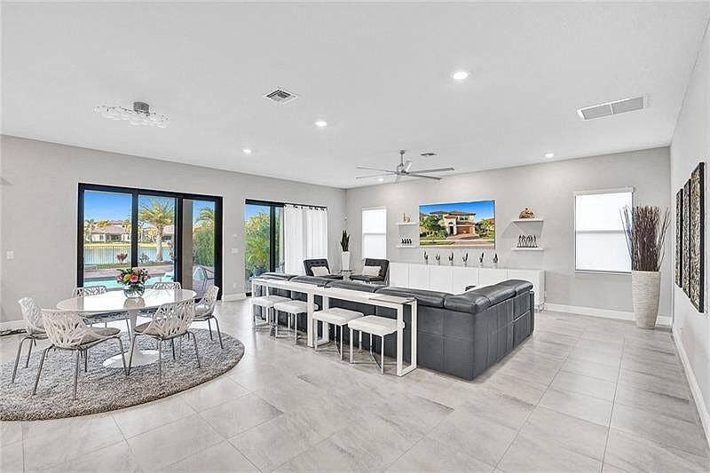 11720 Waterway Circle, Parkland, Parkland, FL 33076 999d1197e20d81650db14ee45ff4a48c-uncropp