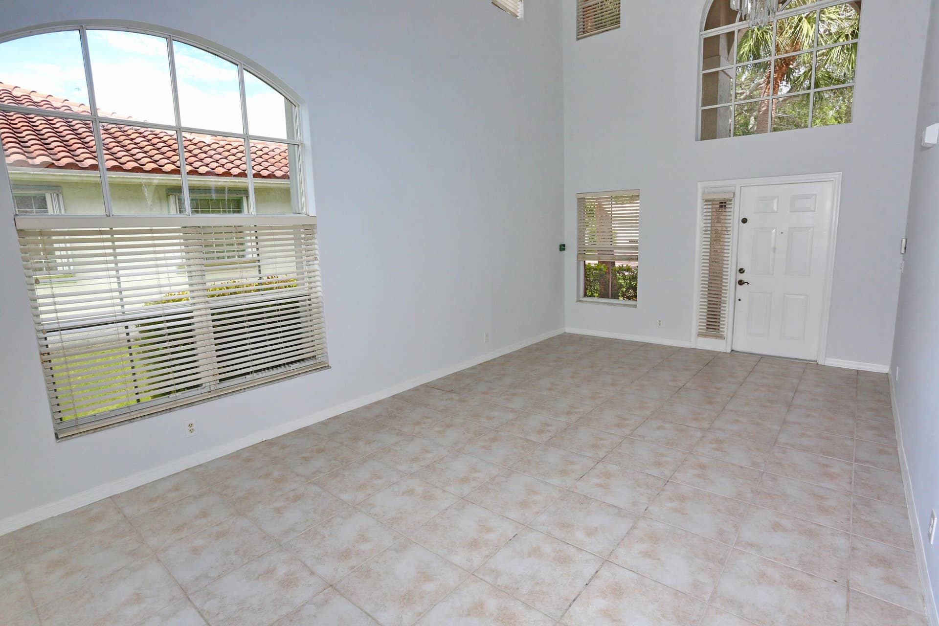 5157 NW 122nd Avenue, Coral Springs, FL 33076 high ceilings