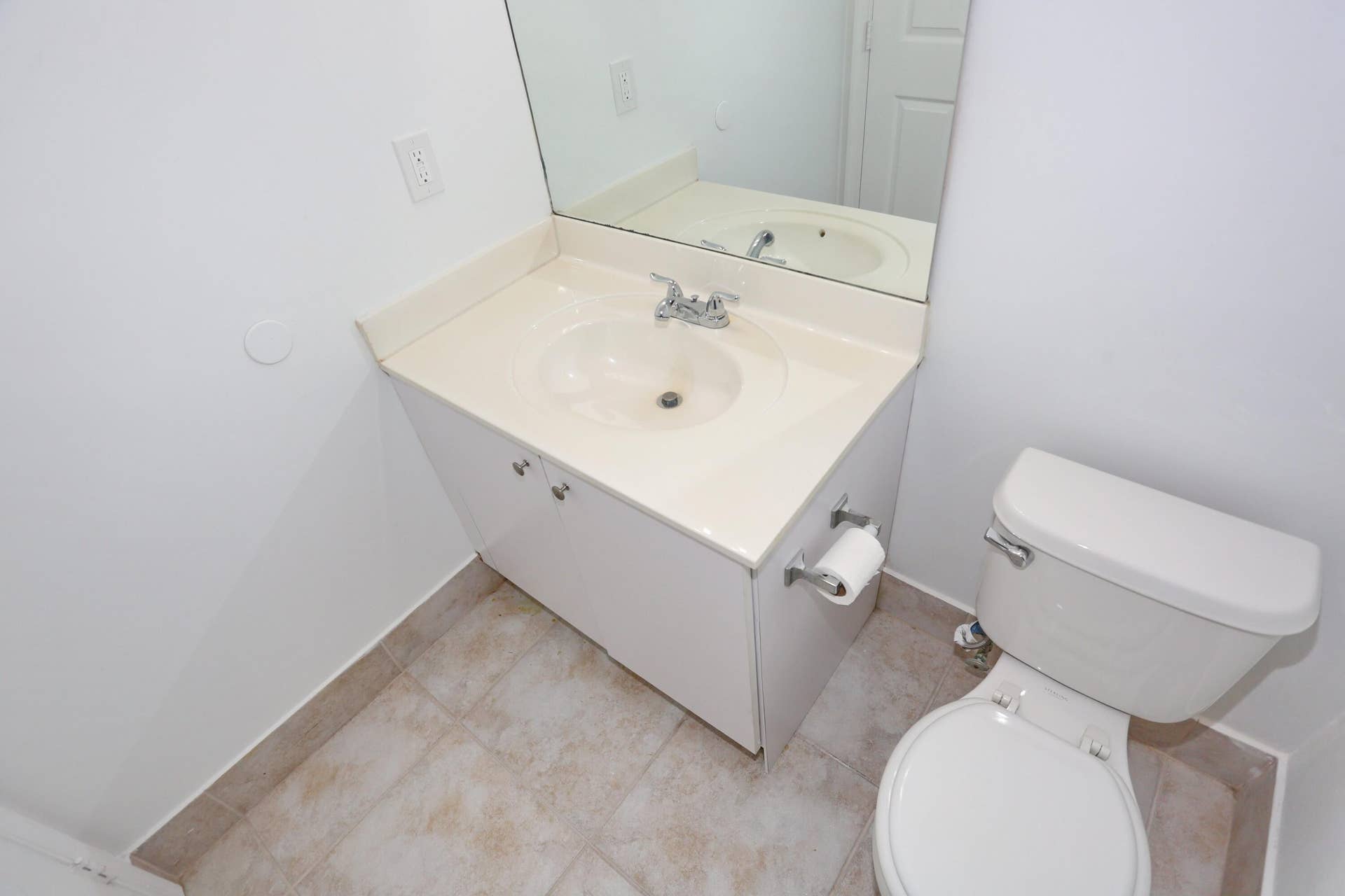 5157 NW 122nd Avenue, Coral Springs, FL 33076 POWDER ROOM