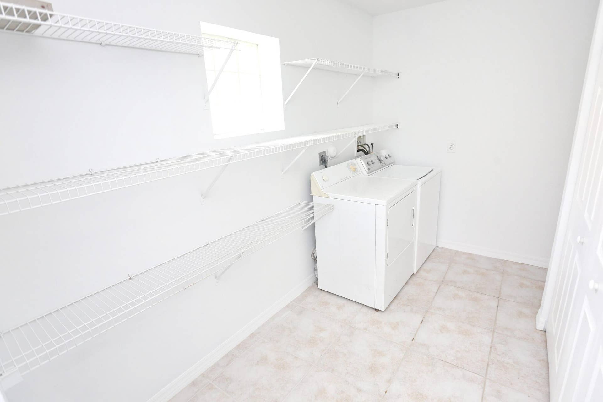 5157 NW 122nd Avenue, Coral Springs, FL 33076 UTILITY LAUNDRY ROOM