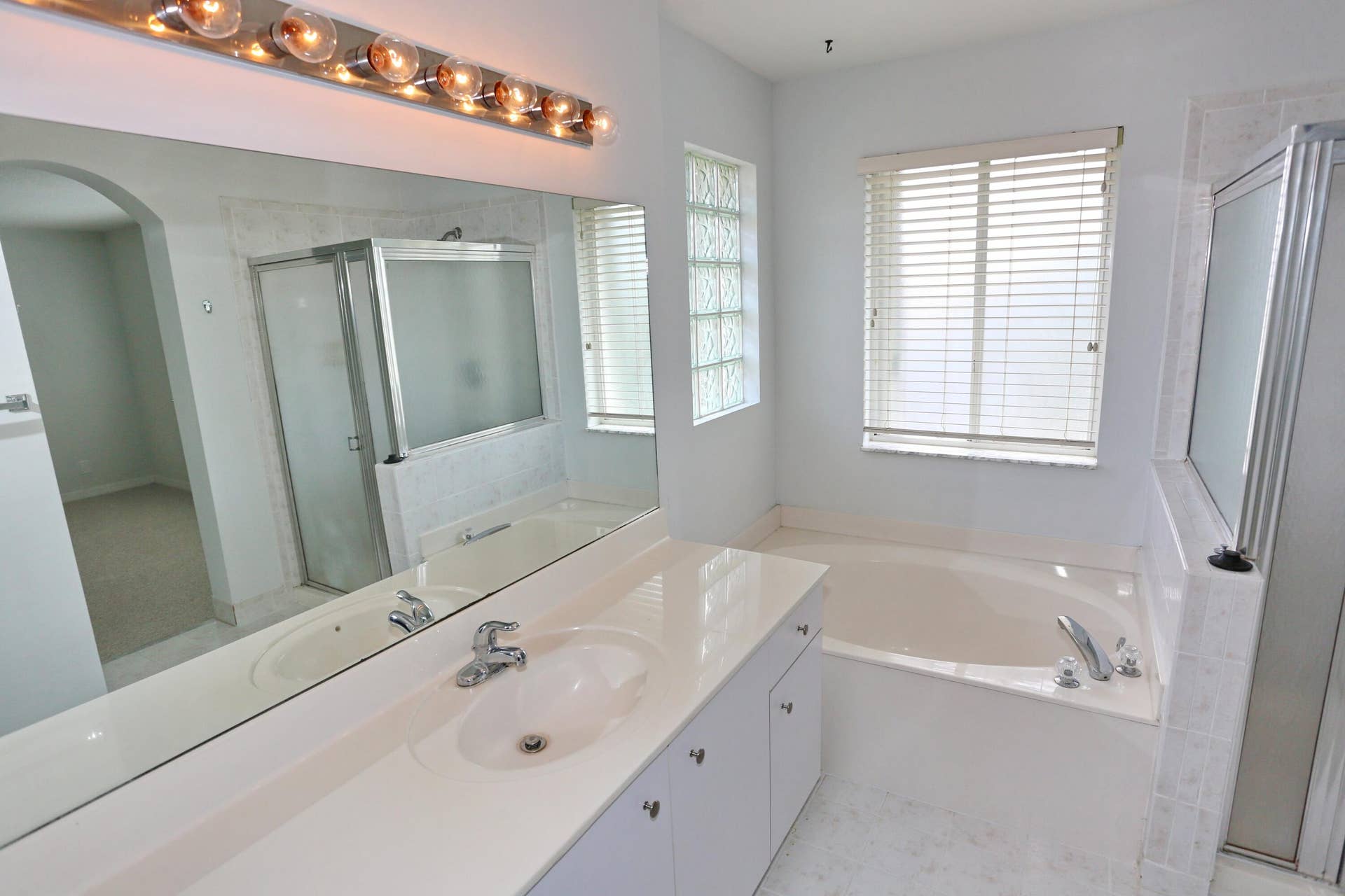 5157 NW 122nd Avenue, Coral Springs, FL 33076 PRIMARY BATHROOM