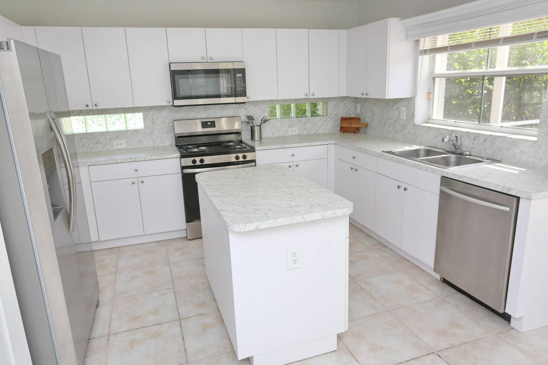 5157 NW 122nd Avenue, Coral Springs, FL 33076 KITCHEN
