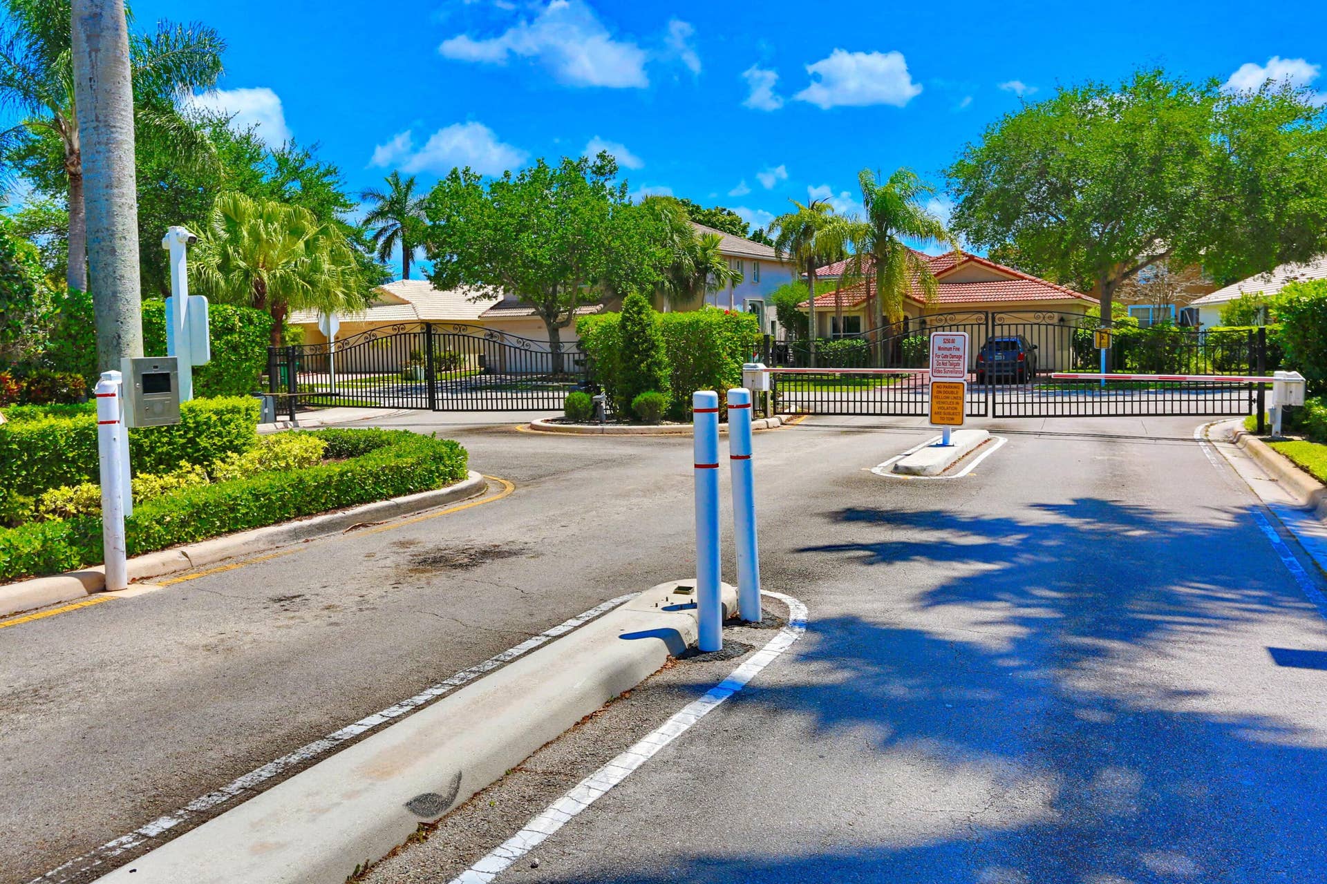 5157 NW 122nd Avenue, Coral Springs, FL 33076 gated community