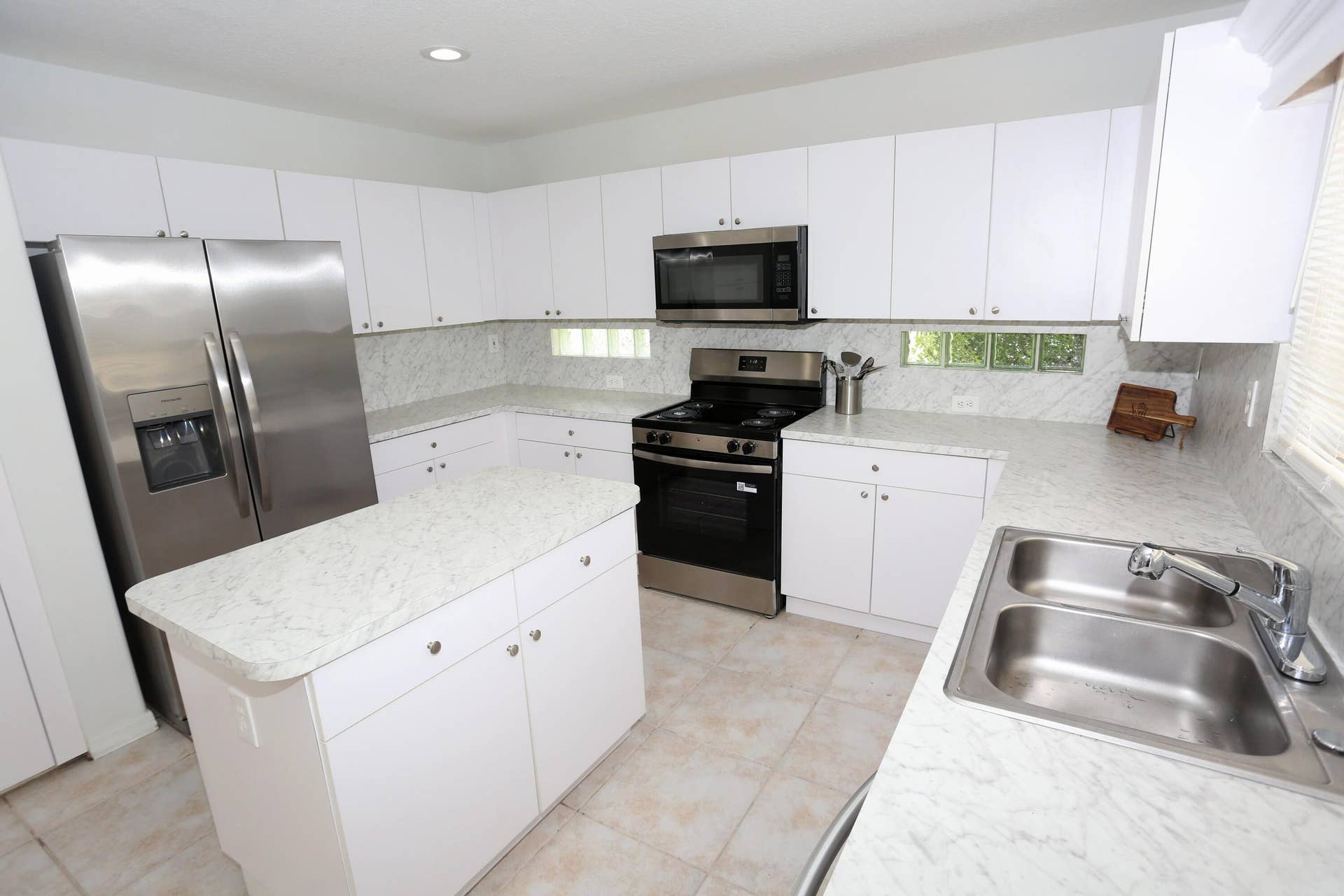 5157 NW 122nd Avenue, Coral Springs, FL 33076 KITCHEN