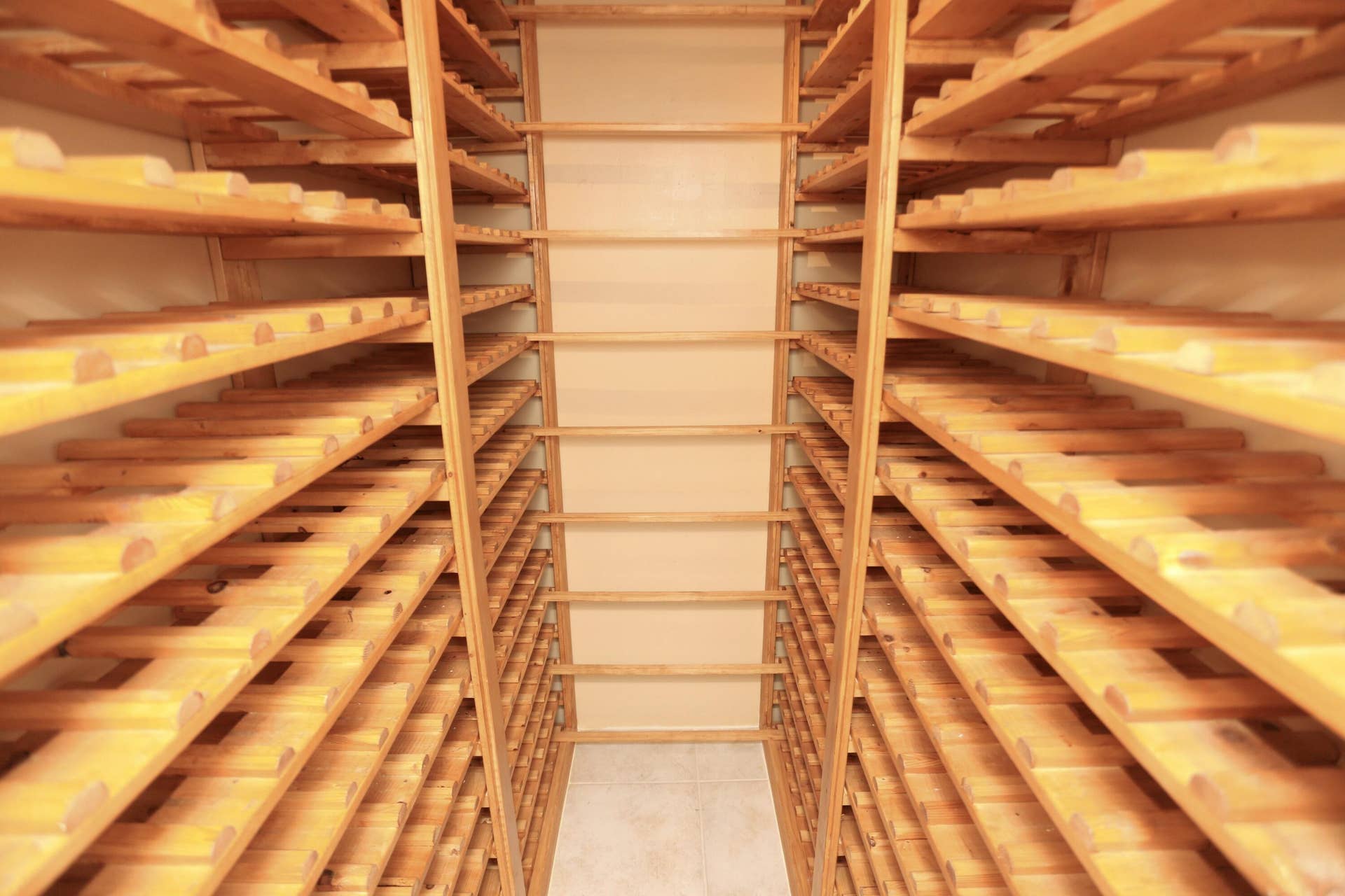 5157 NW 122nd Avenue, Coral Springs, FL 33076 CUSTOM WINE ROOM