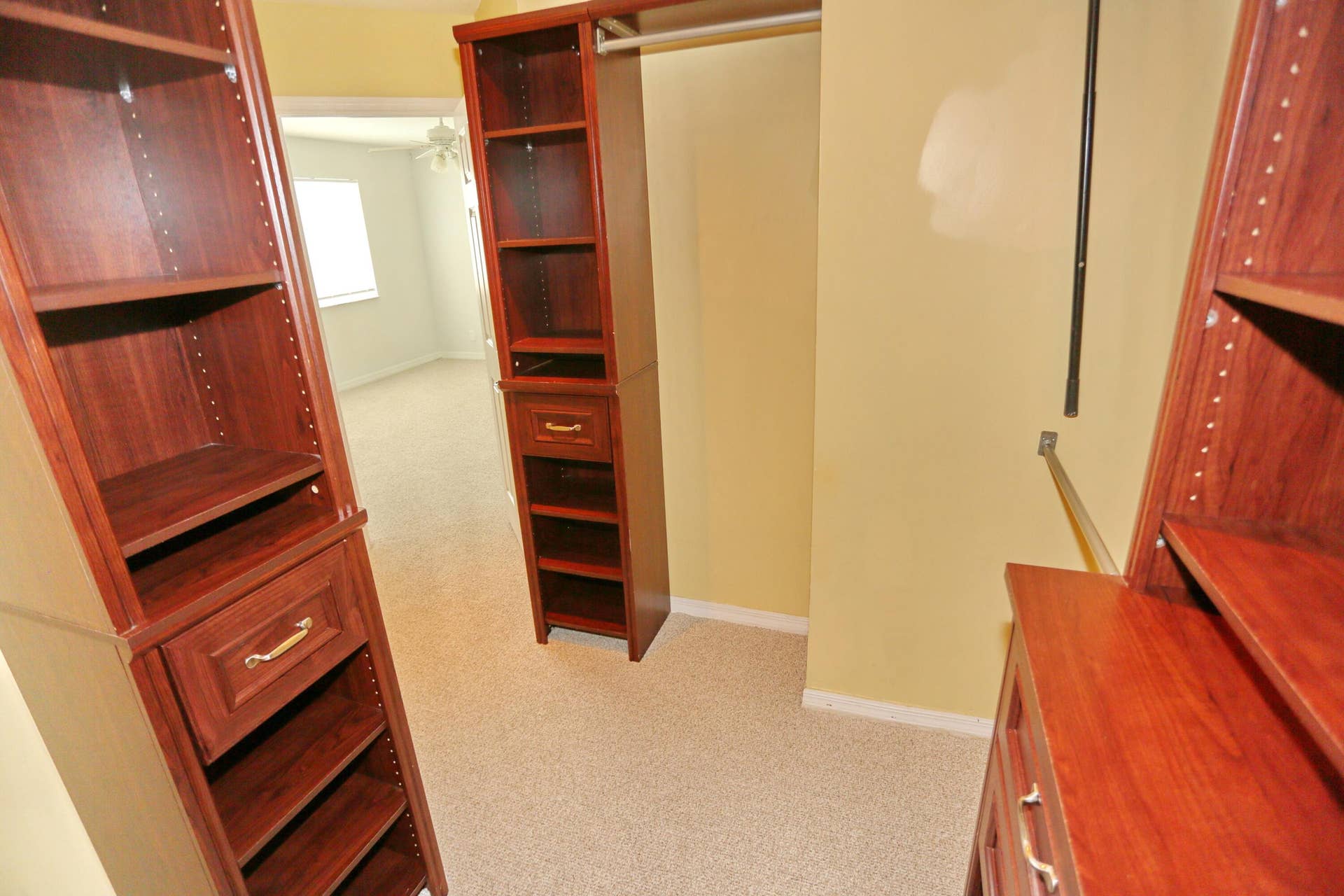 5157 NW 122nd Avenue, Coral Springs, FL 33076 CUSTOM WALK IN CLOSET