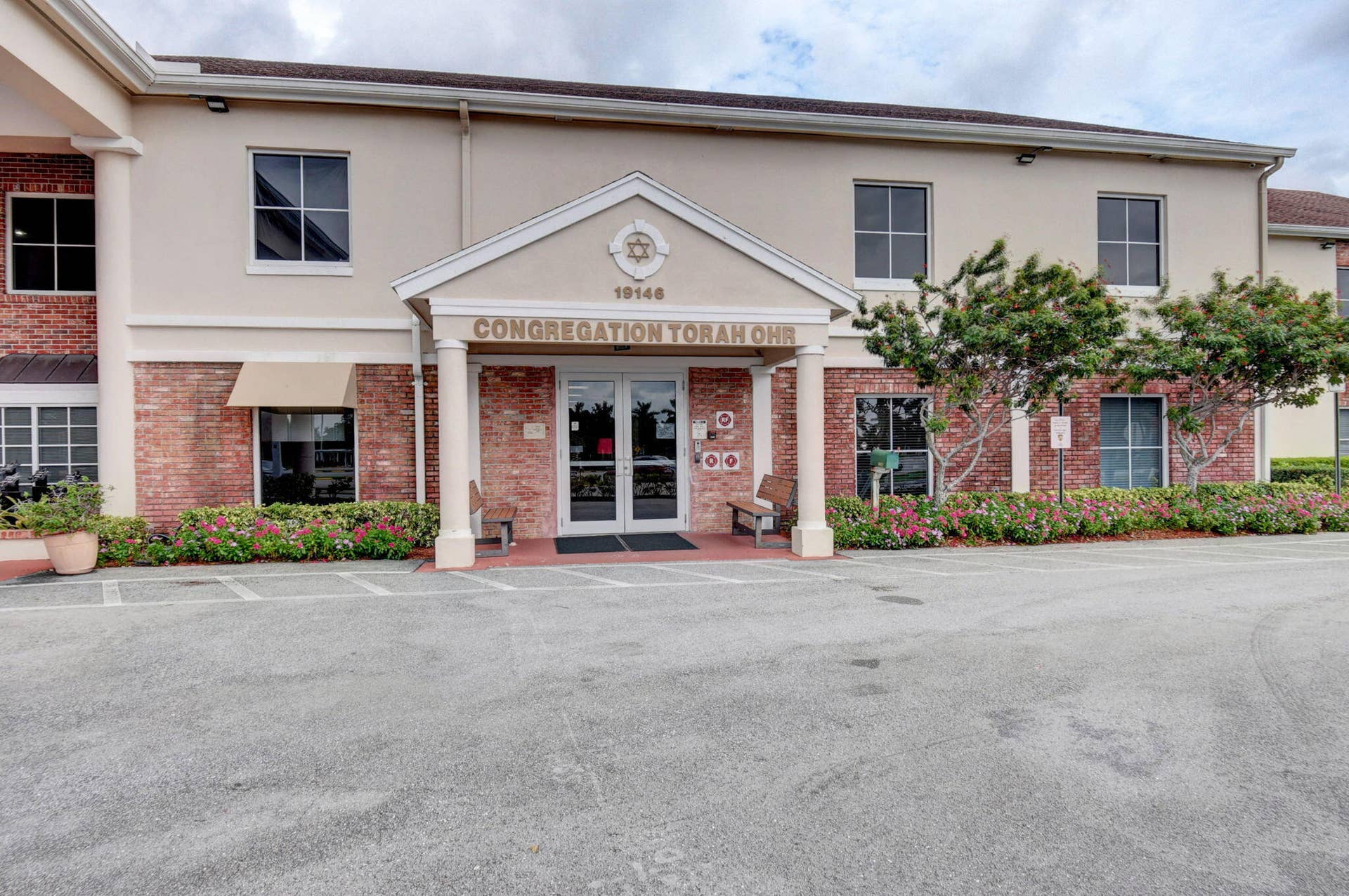 80-web-or-mls-Century Village (27)