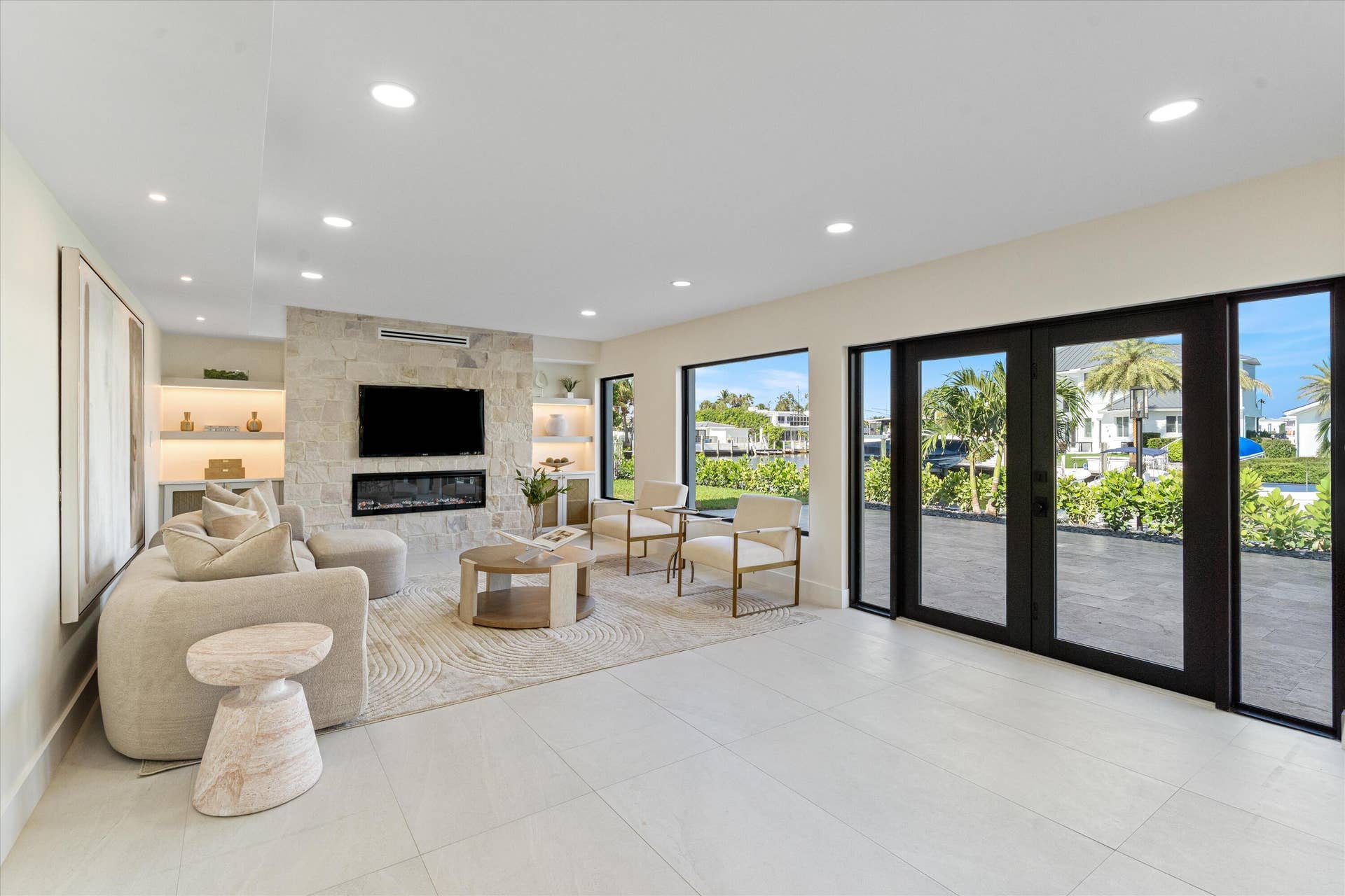 04-3711 NE 27th Ave LHP, FL-100