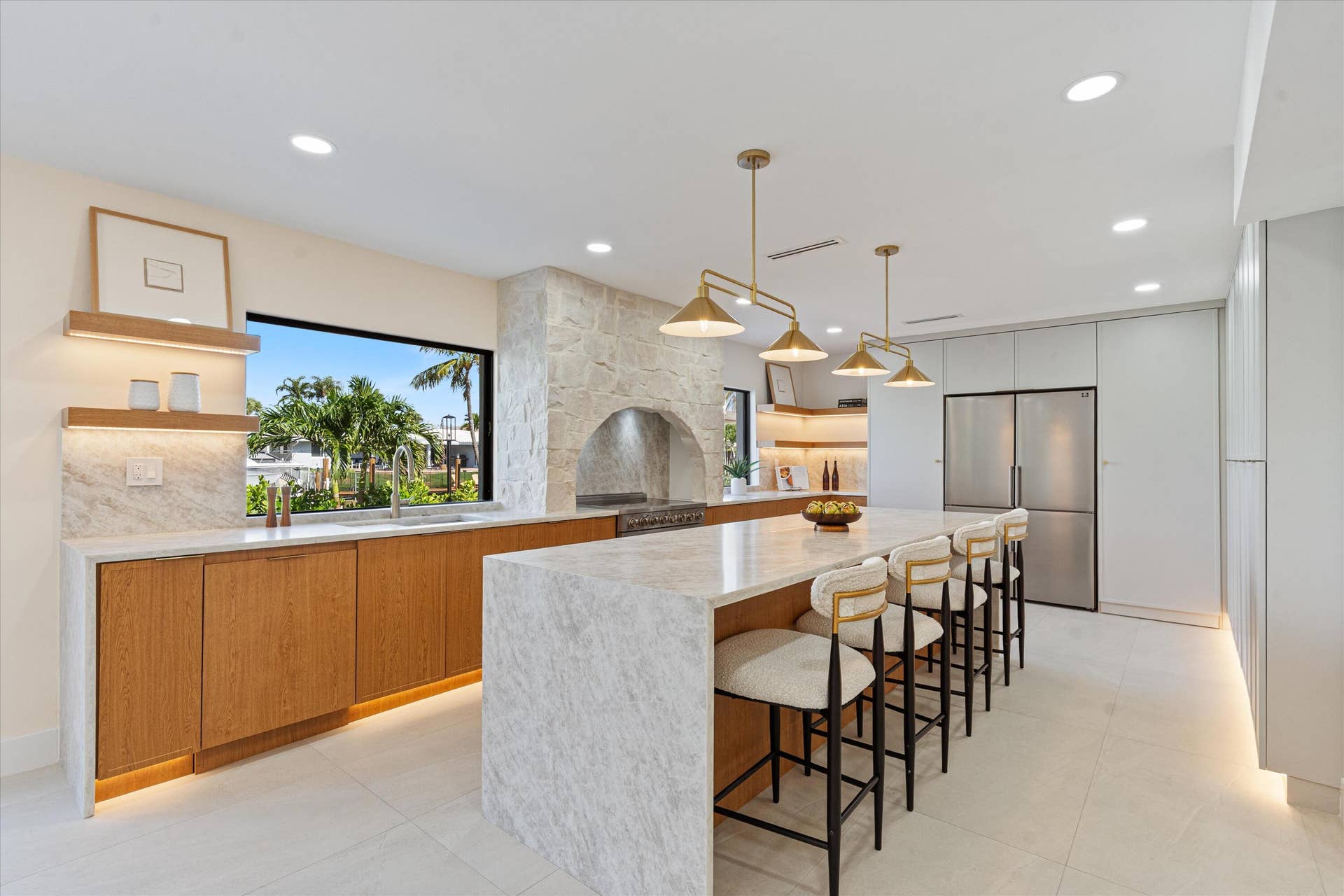 07-3711 NE 27th Ave LHP, FL-104