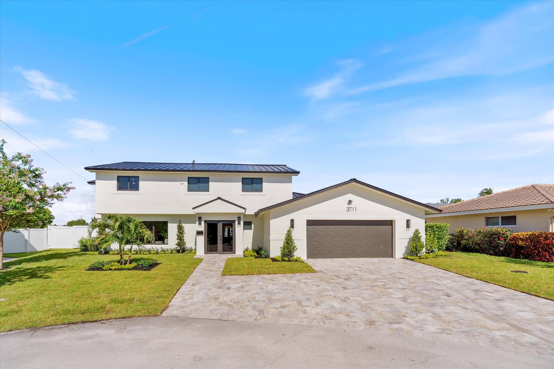 01-3711 NE 27th Ave LHP, FL-124