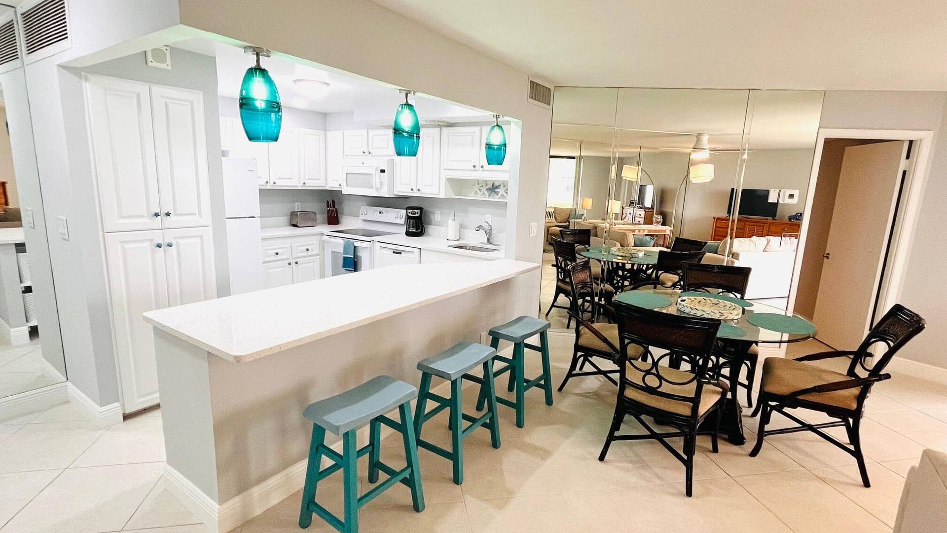 2800 N Ocean Drive, #A12b, Singer Island, FL 33404 Kitchen and dining