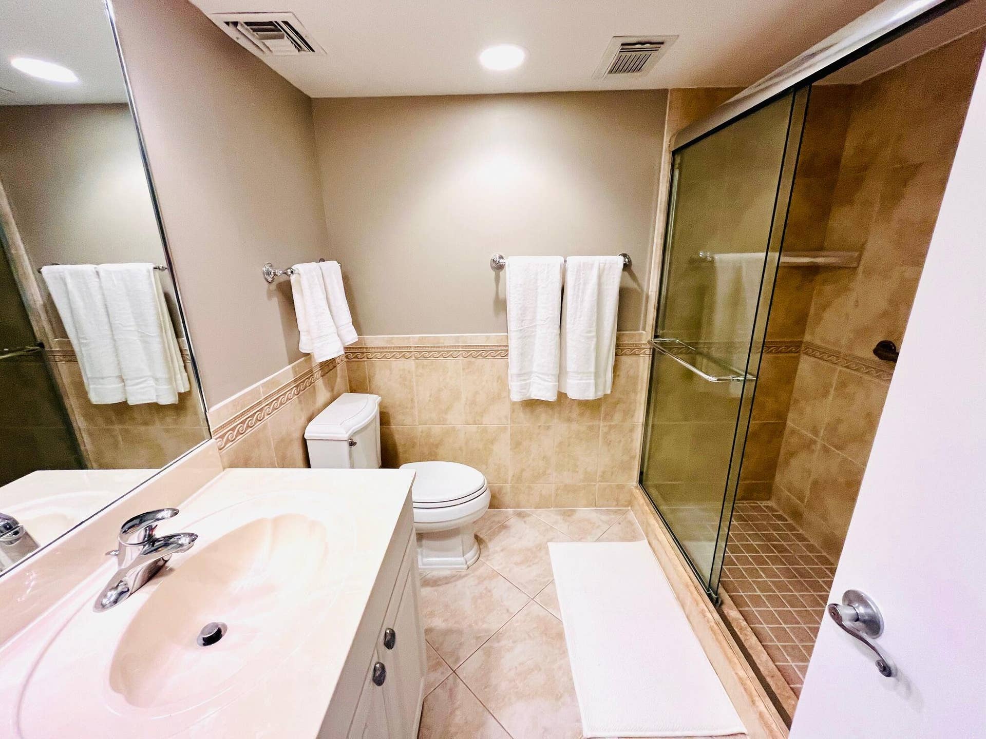 2800 N Ocean Drive, #A12b, Singer Island, FL 33404 Guest Bath 3