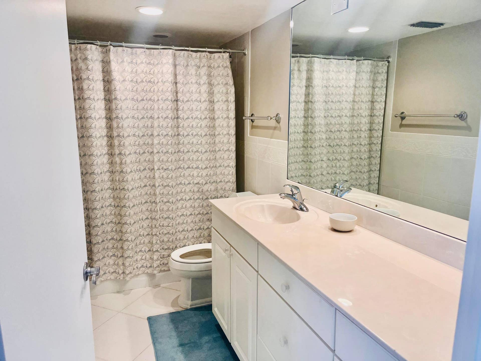 2800 N Ocean Drive, #A12b, Singer Island, FL 33404 Master Bath