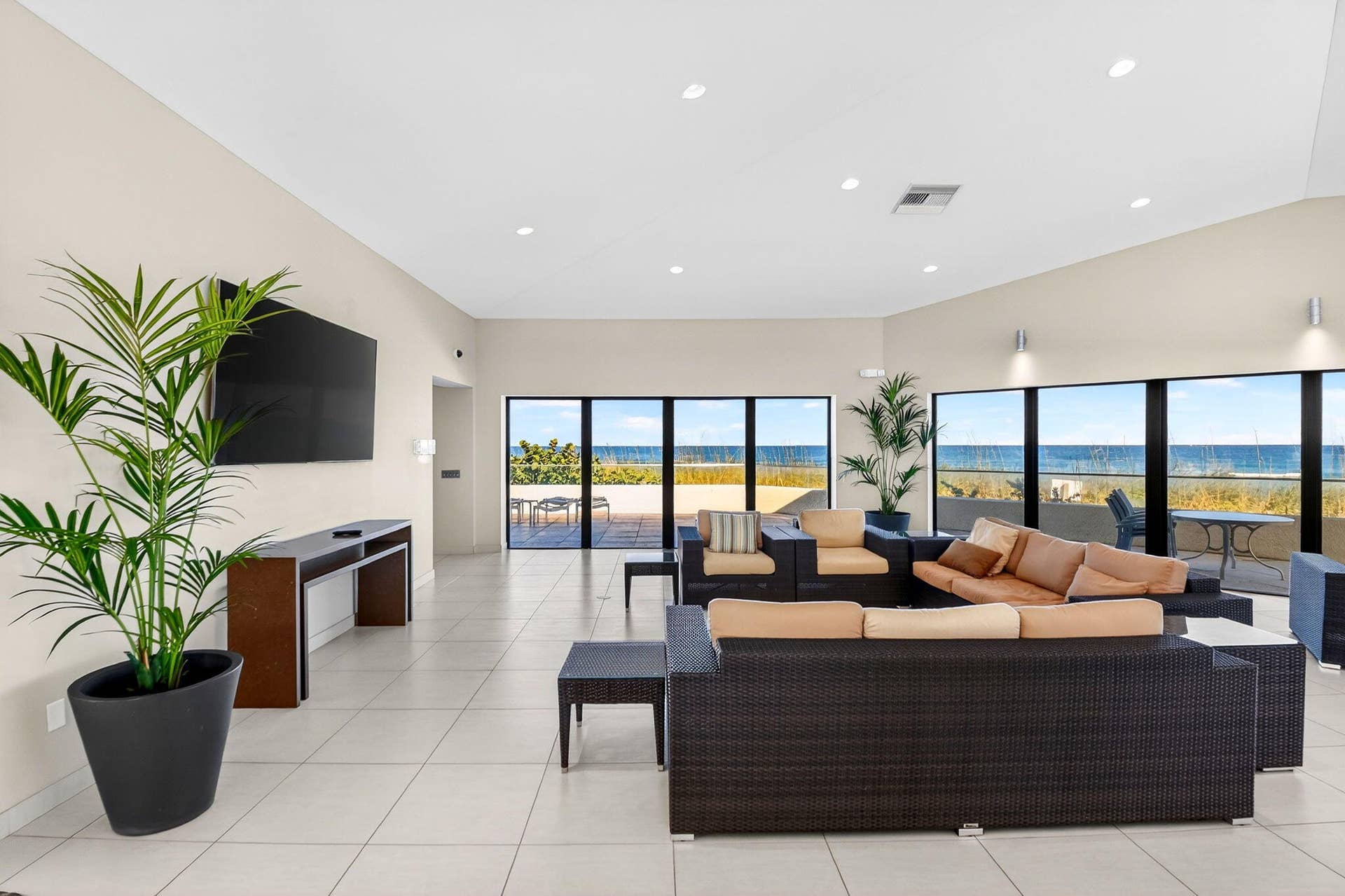 5540 N Ocean Drive, #1c, Singer Island, FL 33404 27-web-or-mls-DSC_9804