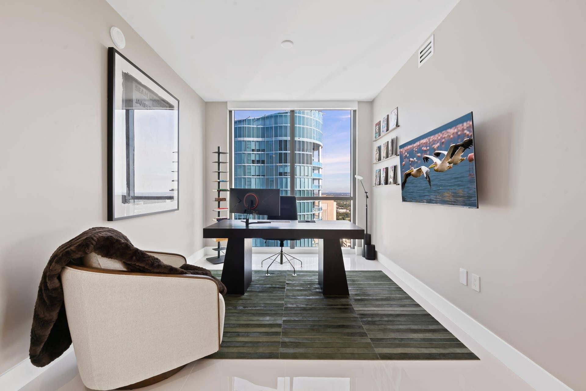 100 E Las Olas Boulevard, #3804, Fort Lauderdale, FL 33301 Expansive floor-to-ceiling window offering cityscape views