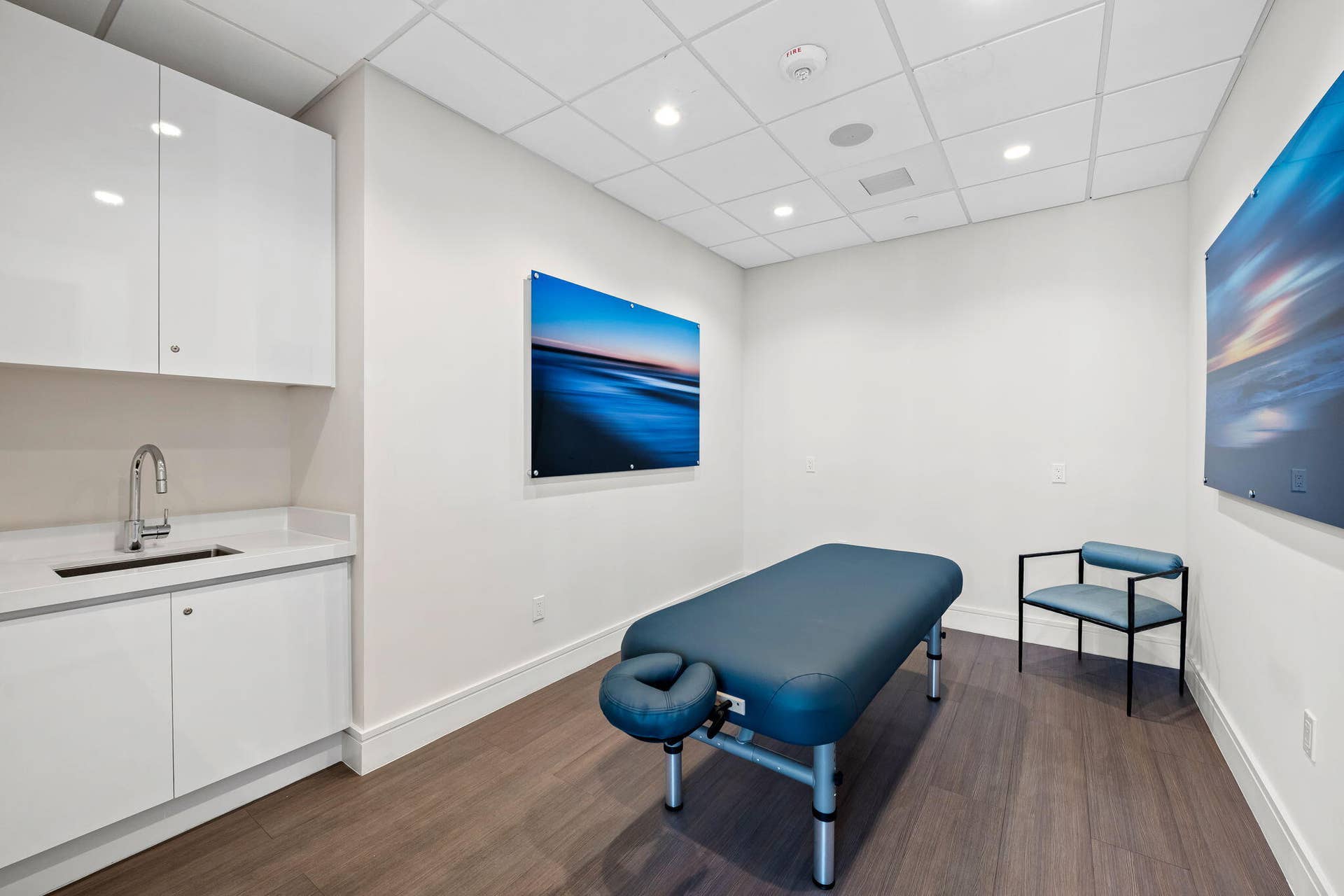 100 E Las Olas Boulevard, #3804, Fort Lauderdale, FL 33301 Versatile room featuring wood-finish flooring, white walls, and a drop ceiling with recessed lighting