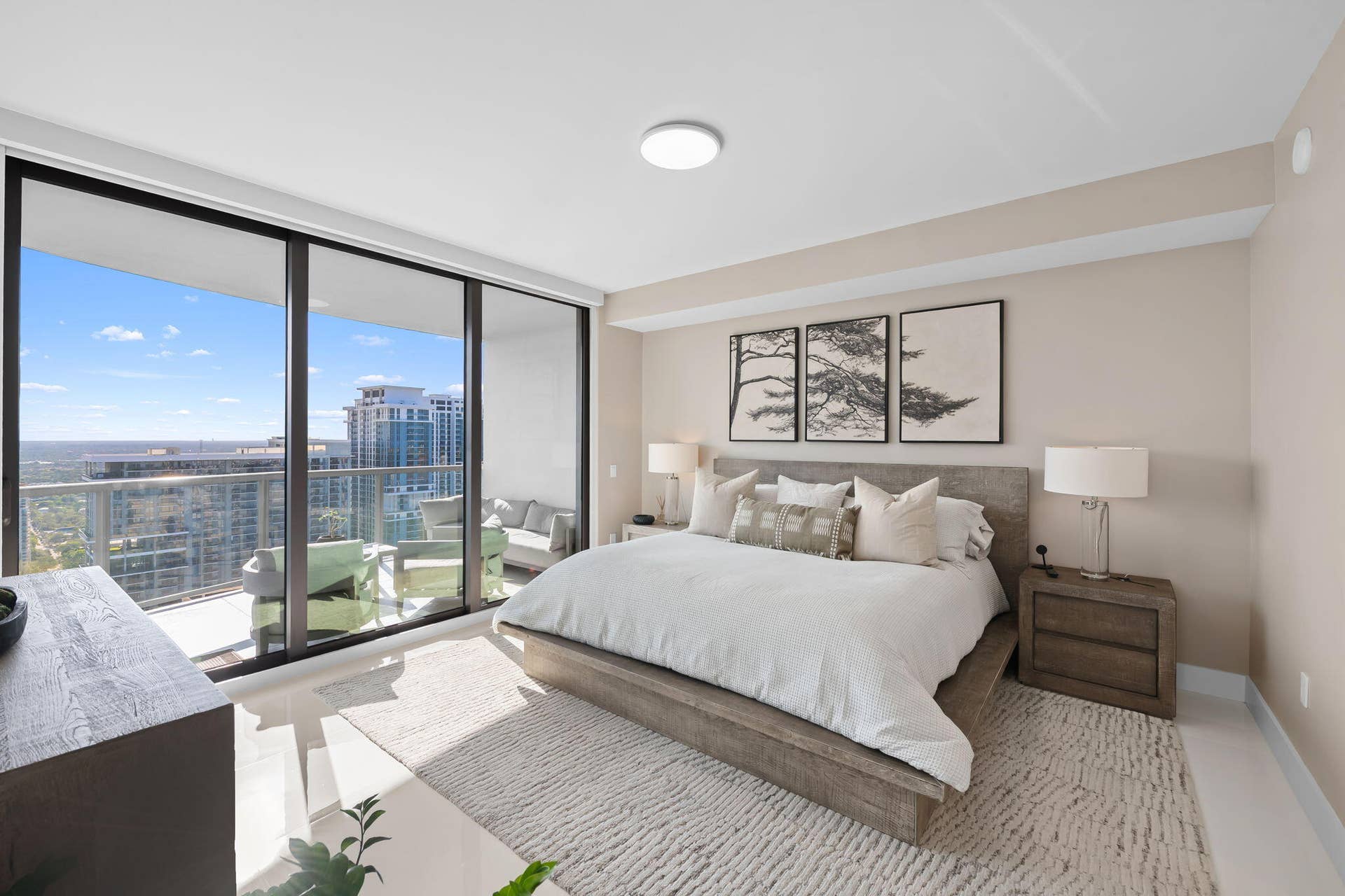 100 E Las Olas Boulevard, #3804, Fort Lauderdale, FL 33301 Spacious room featuring floor-to-ceiling sliding glass doors opening to a balcony