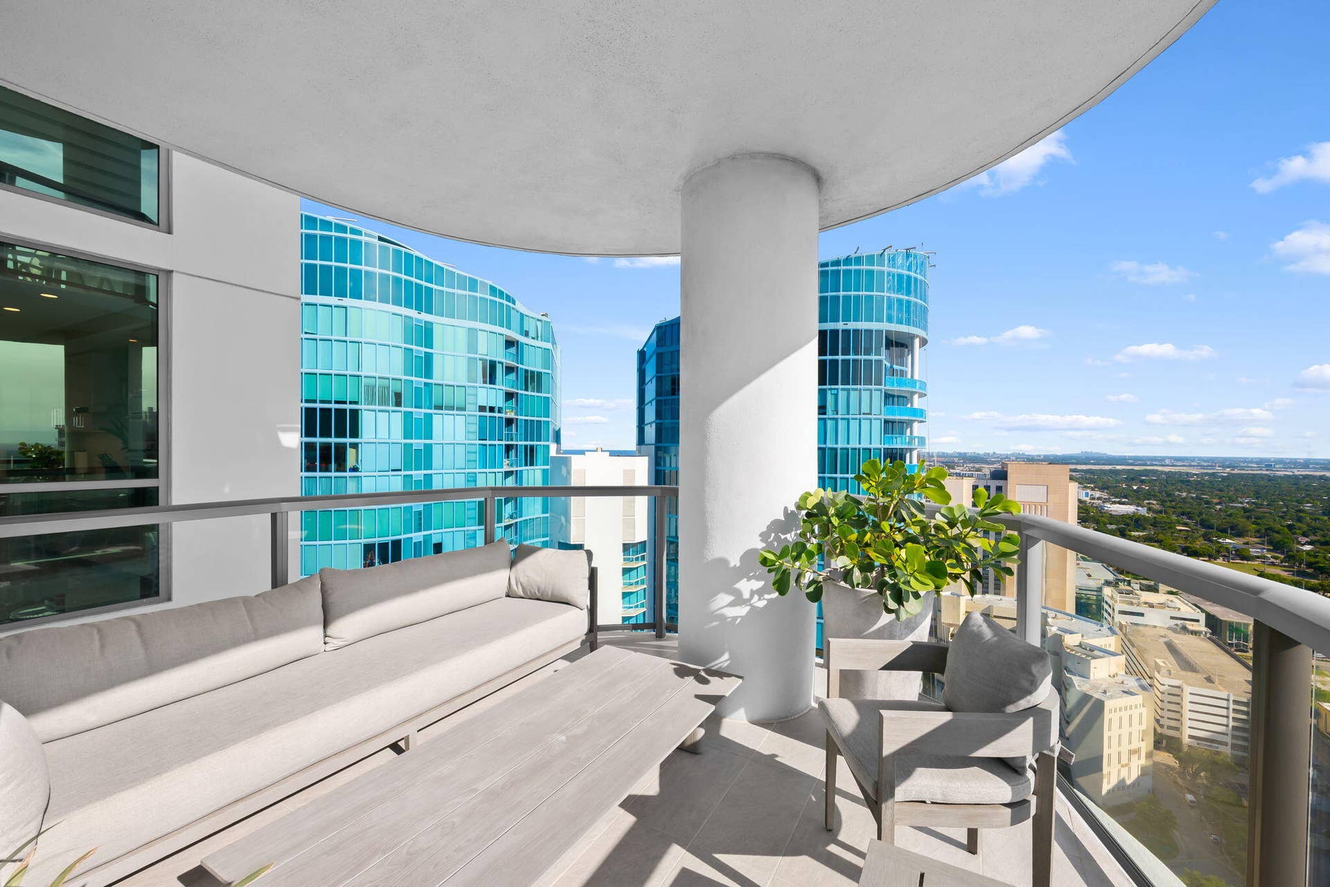 100 E Las Olas Boulevard, #3804, Fort Lauderdale, FL 33301 Curved balcony with glass railing, providing expansive city and distant landscape elements