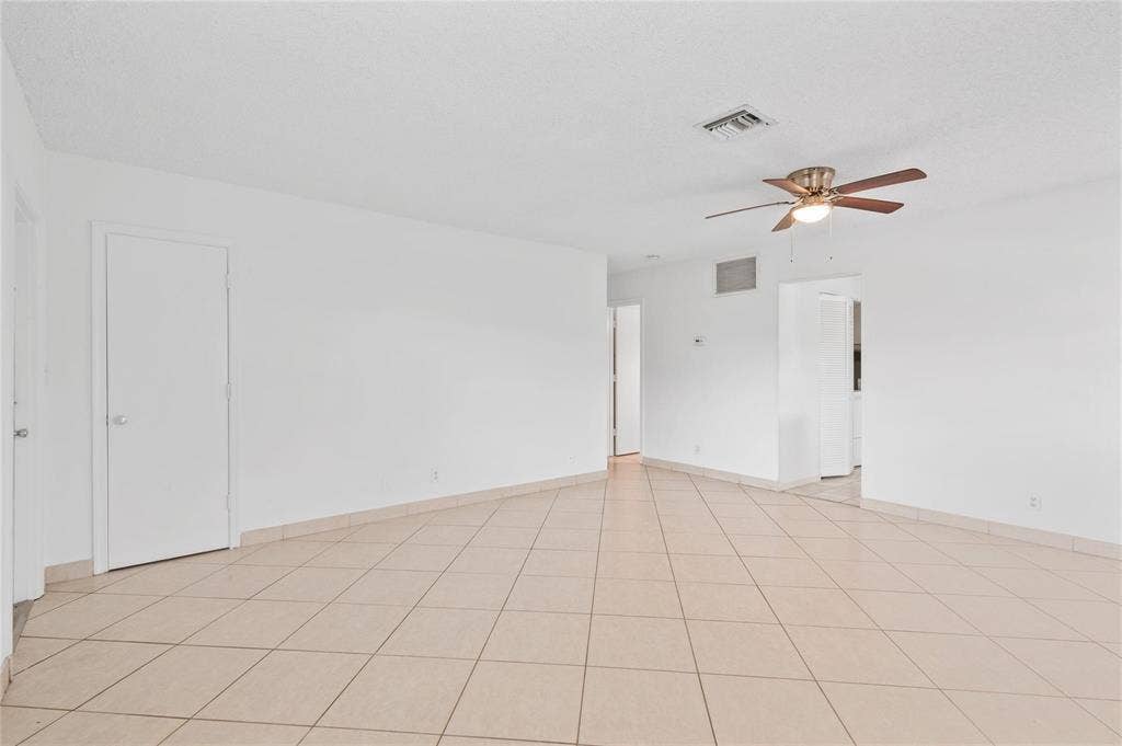 242 Neptune Avenue, Lauderdale By The Sea, FL 33308 242No7