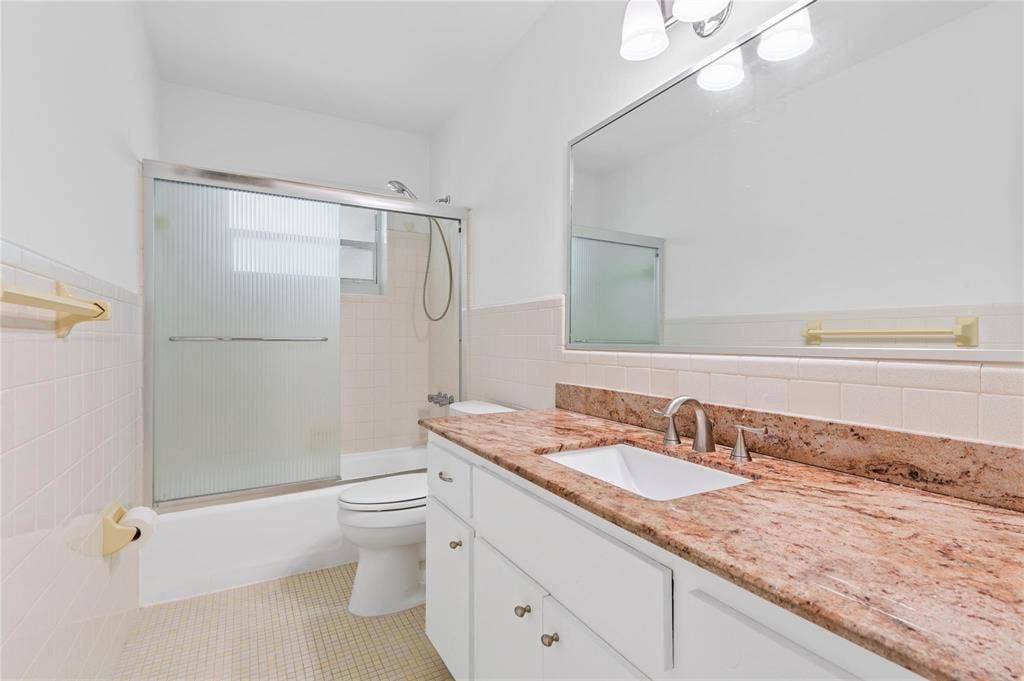 242 Neptune Avenue, Lauderdale By The Sea, FL 33308 242No14