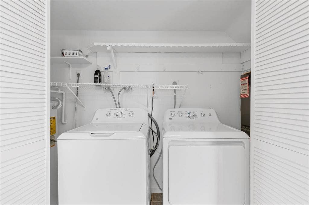 242 Neptune Avenue, Lauderdale By The Sea, FL 33308 242No6