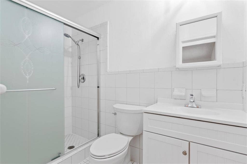 242 Neptune Avenue, Lauderdale By The Sea, FL 33308 242No11