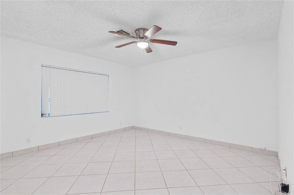 242 Neptune Avenue, Lauderdale By The Sea, FL 33308 242No10