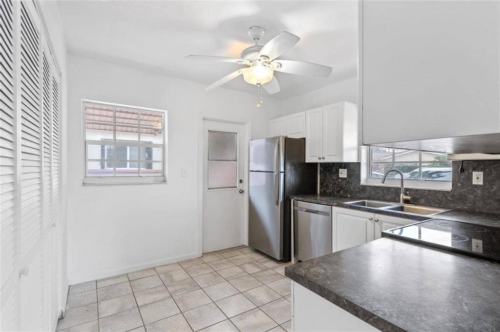 242 Neptune Avenue, Lauderdale By The Sea, FL 33308 242No3