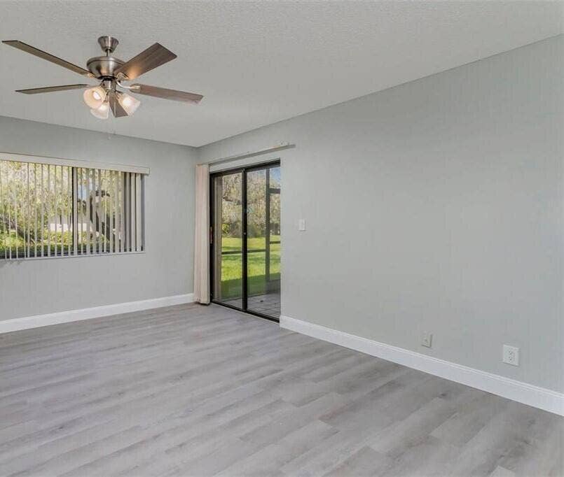 454 Lakeview Drive, #1, Weston, FL 33326 Living Room