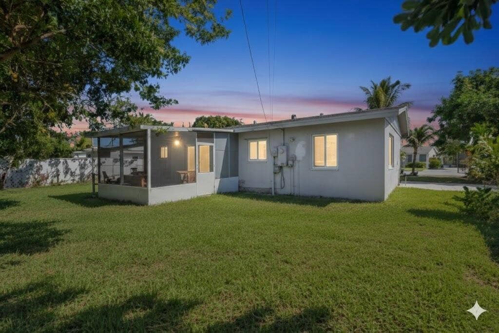 2811 NE 9th Terrace, Pompano Beach, FL 33064 Backyard Twilight-o