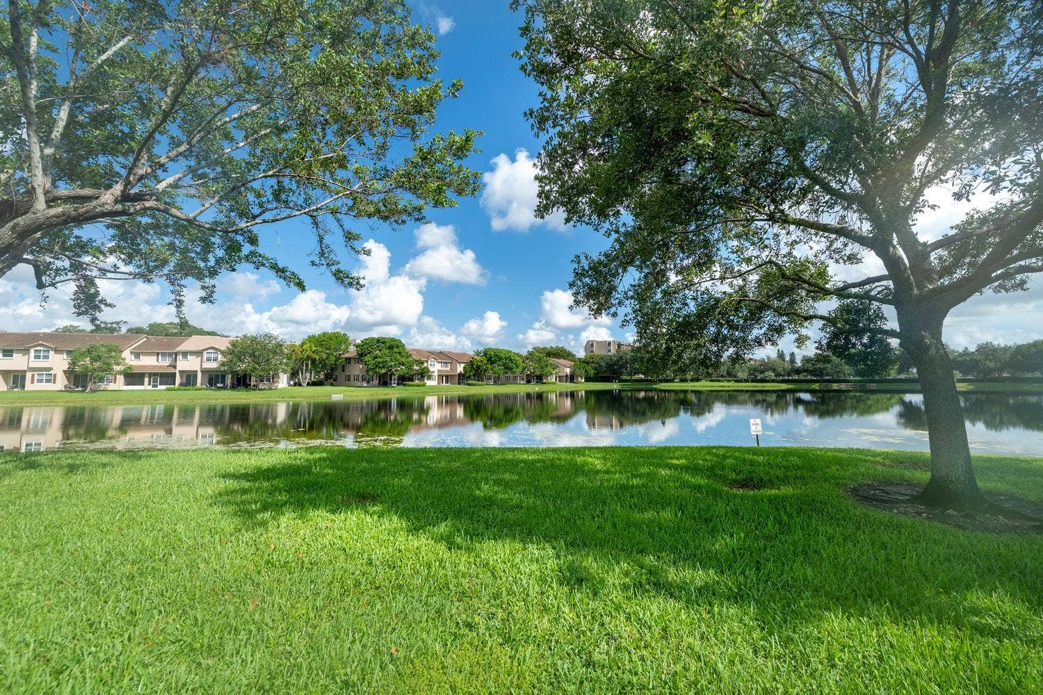 3501 Lakeside Drive, Davie, FL 33328 004-006-Side Yard-1500x1000