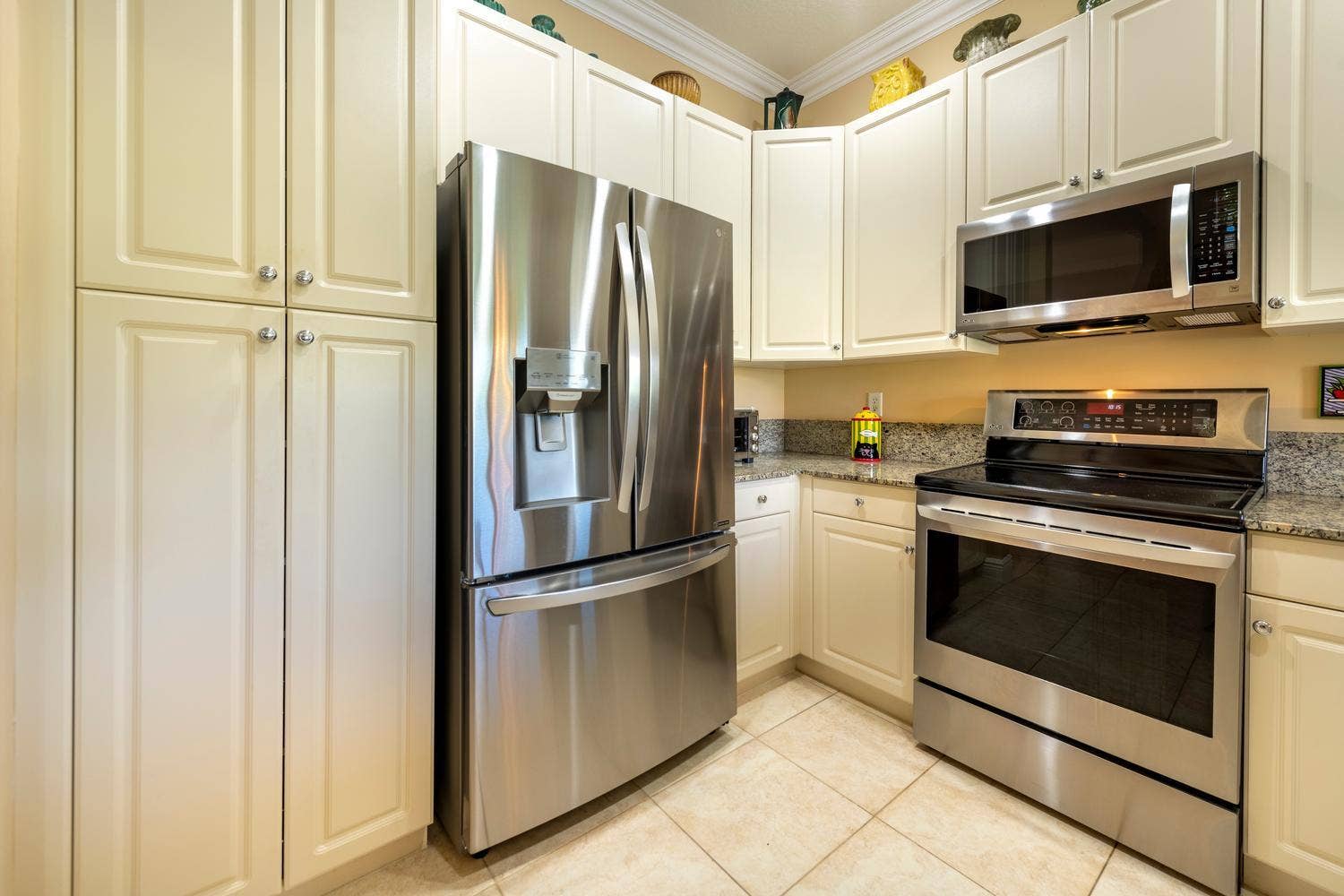 3501 Lakeside Drive, Davie, FL 33328 016-007-Kitchen-1500x1000