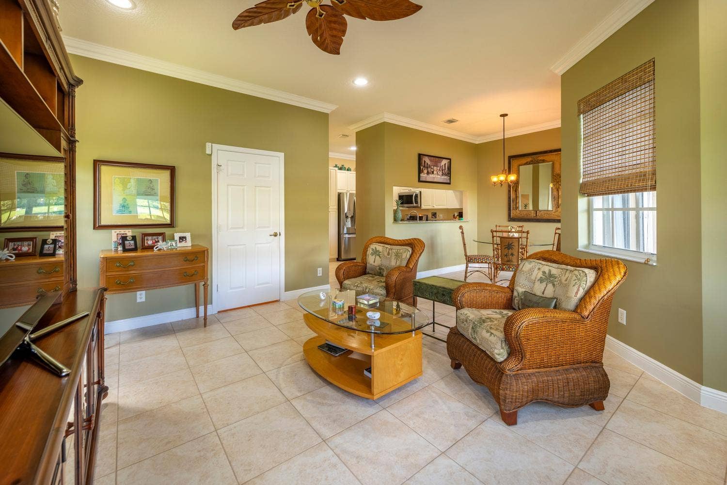 3501 Lakeside Drive, Davie, FL 33328 021-045-Family Room-1500x1000