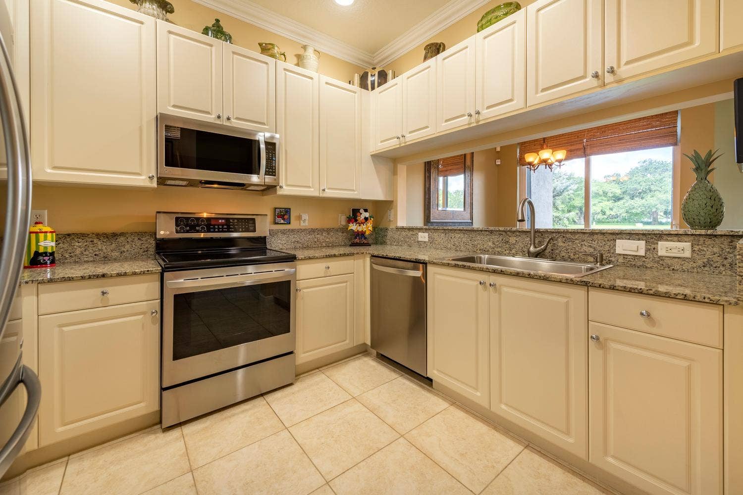3501 Lakeside Drive, Davie, FL 33328 015-033-Kitchen-1500x1000