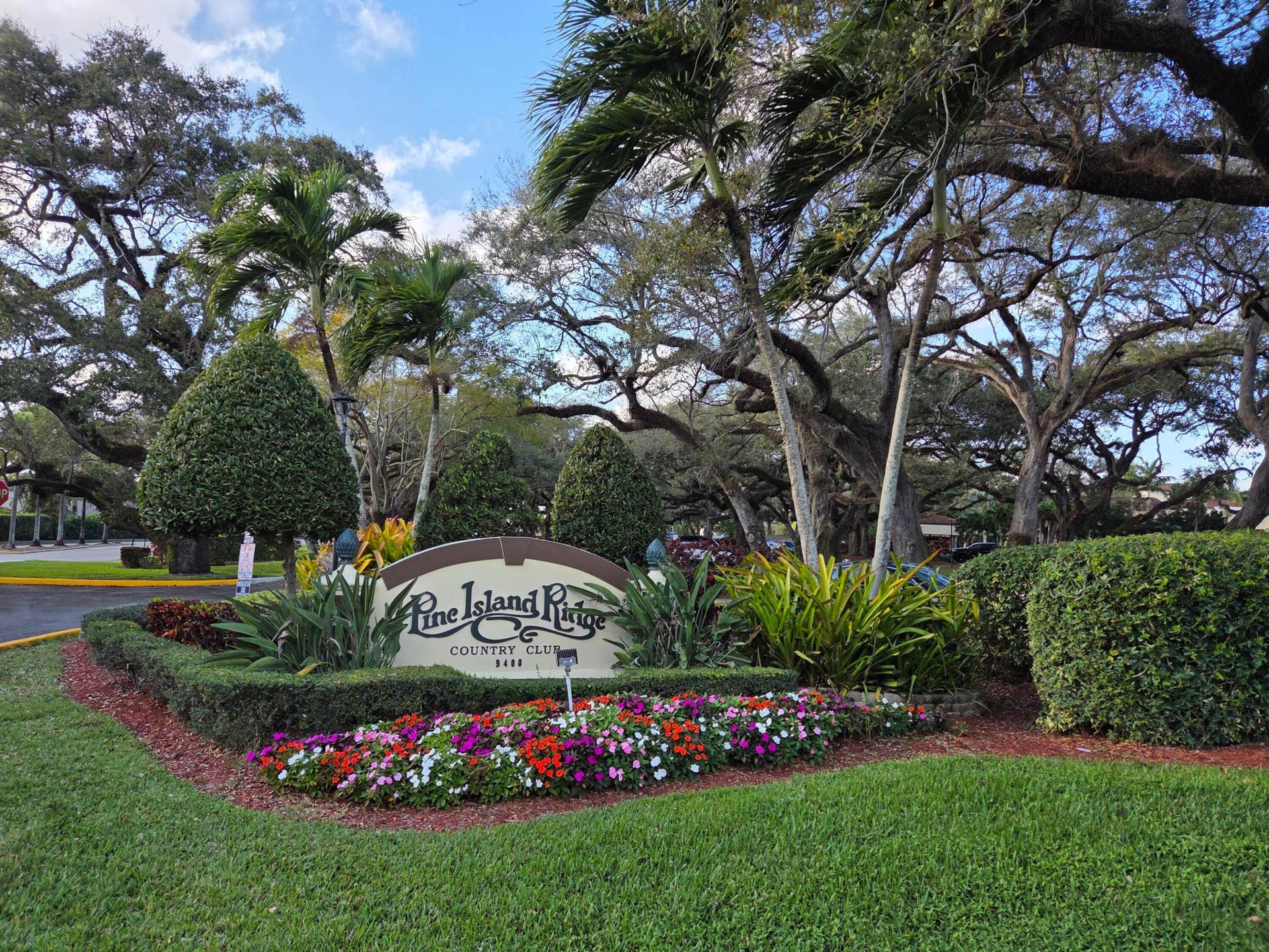 Pine Island Ridge Country Club Entrance