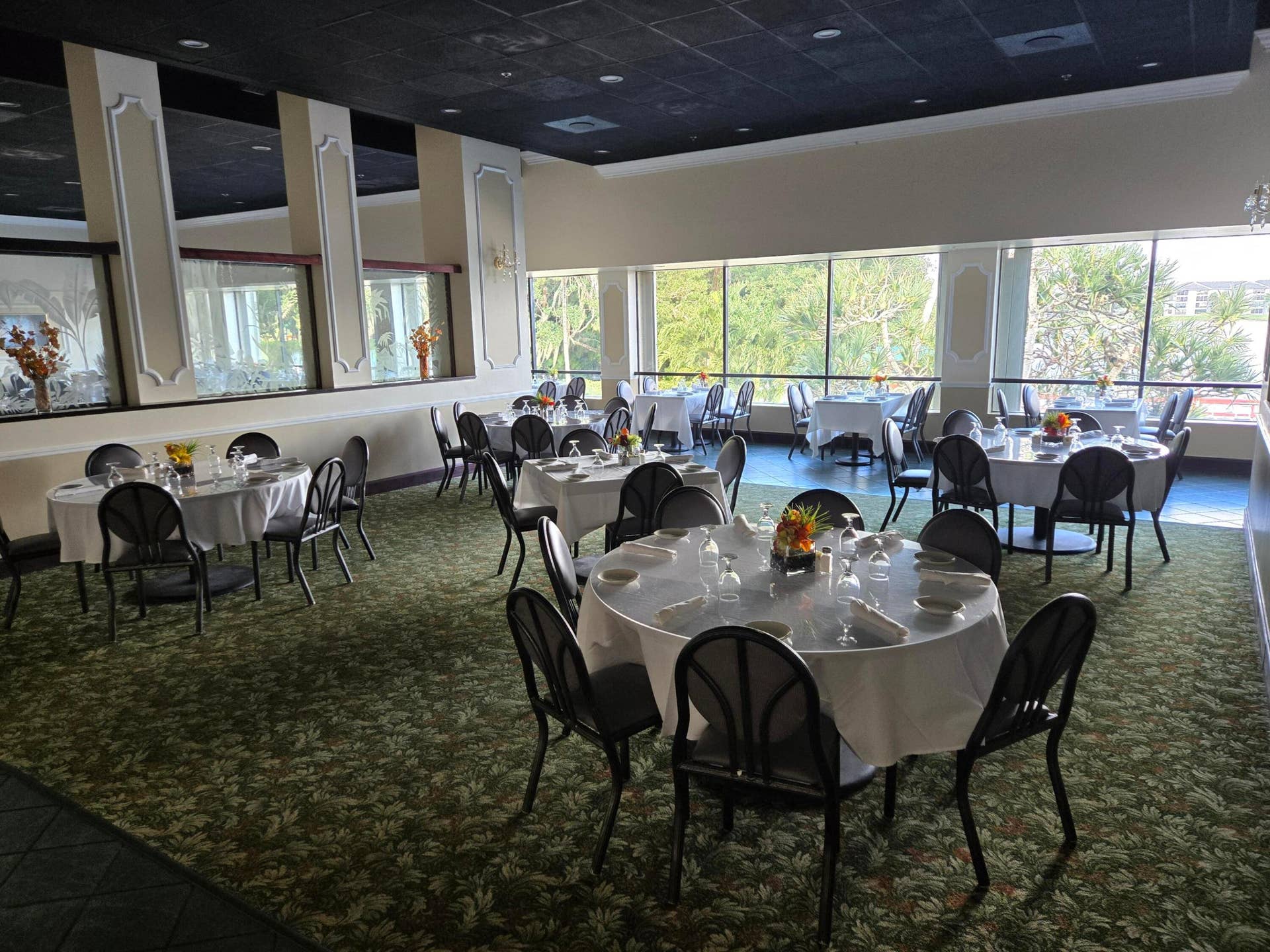 Lake view dinning room