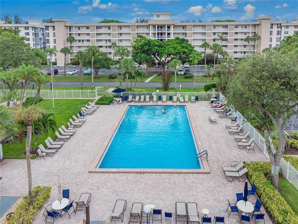 3001 S Course Drive, #501, Pompano Beach, FL 33069 pool