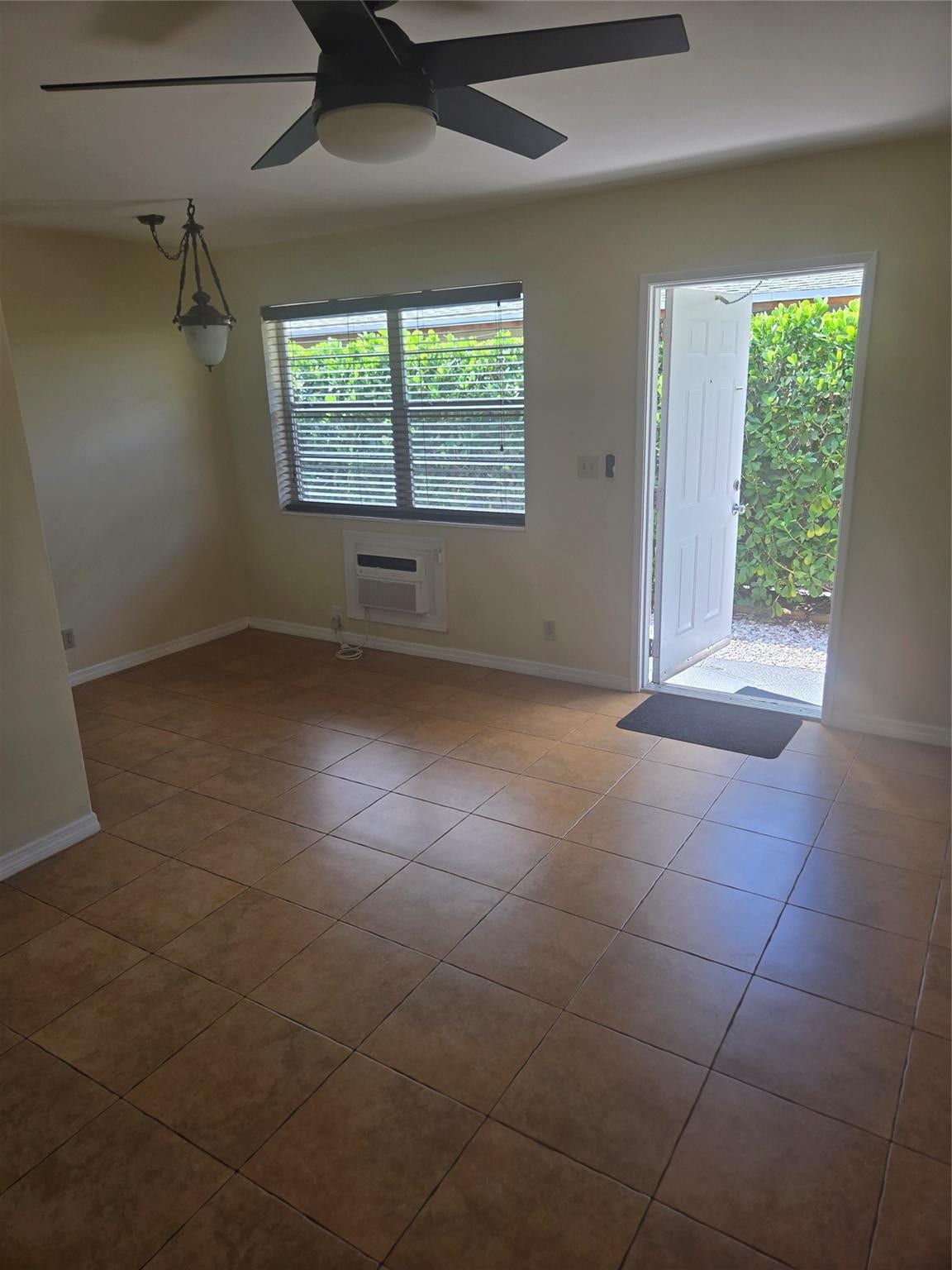 1416 NE 5th Court NE, #3, Fort Lauderdale, FL 33301 Photo 3
