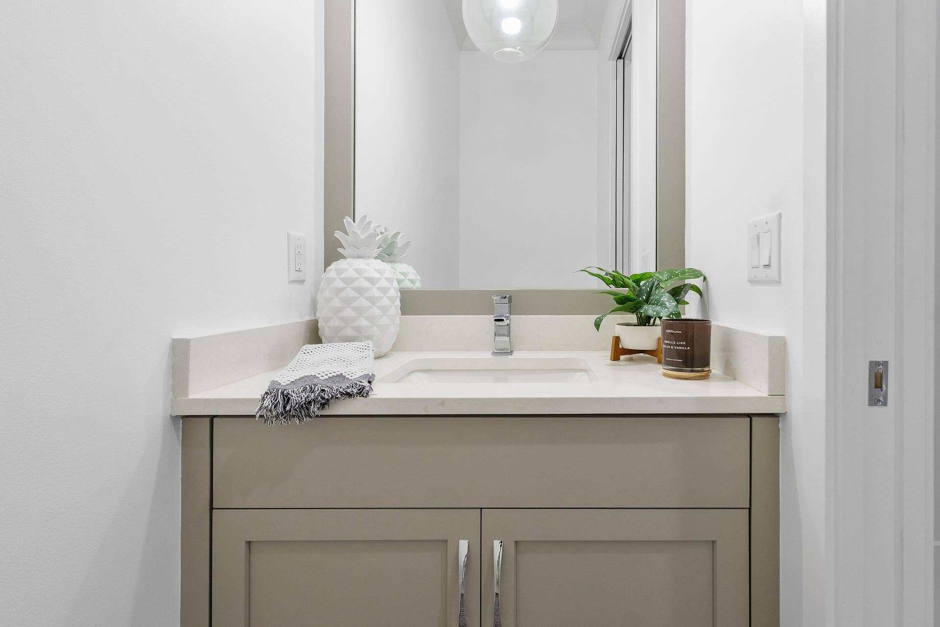 9663 Sterling Shores Street, Delray Beach, FL 33446 Powder Room