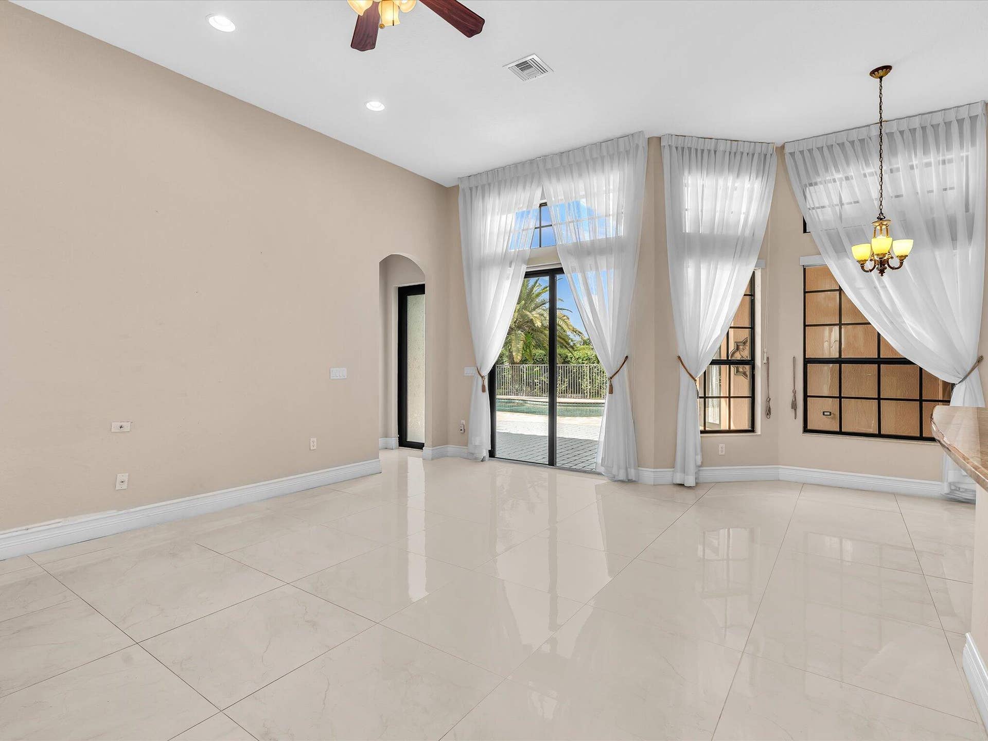 3445 NW 87th Avenue, Hollywood, FL 33024 025-FPP00111