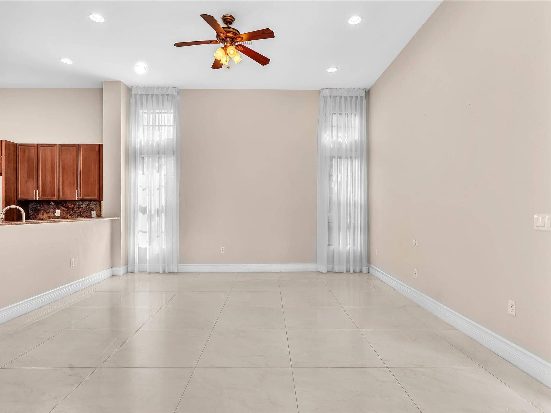 3445 NW 87th Avenue, Hollywood, FL 33024 045-FPP00211