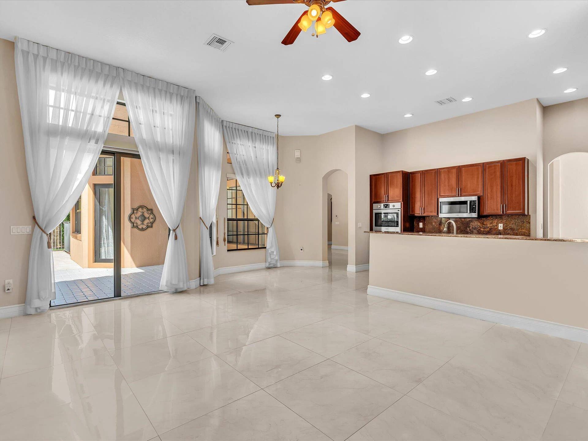 3445 NW 87th Avenue, Hollywood, FL 33024 023-FPP00101