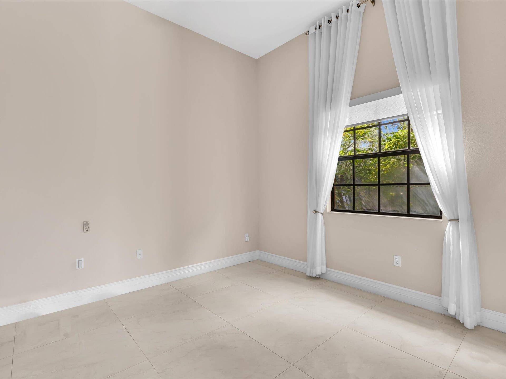 3445 NW 87th Avenue, Hollywood, FL 33024 048-FPP00226