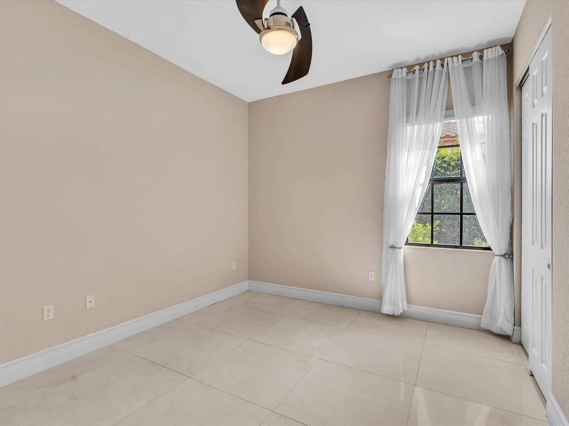 3445 NW 87th Avenue, Hollywood, FL 33024 055-FPP00261