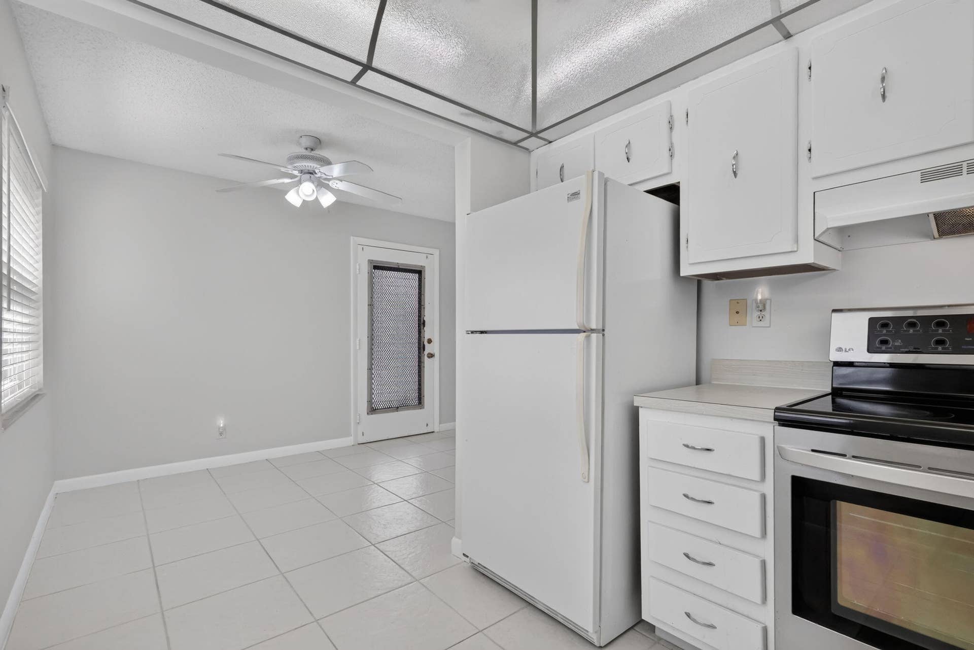40 Burgundy A, Delray Beach, FL 33484 Kitchen