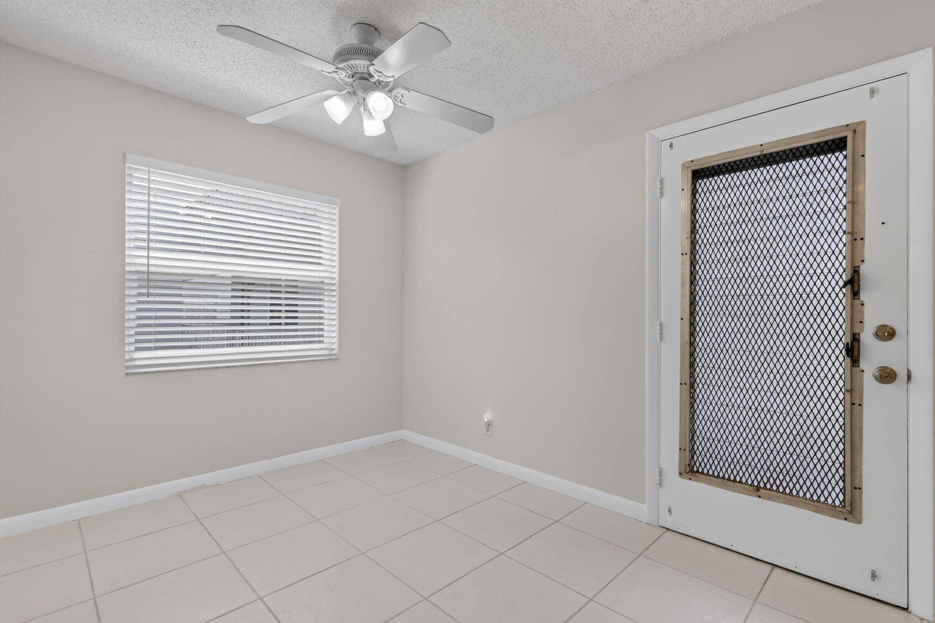 40 Burgundy A, Delray Beach, FL 33484 Dining area