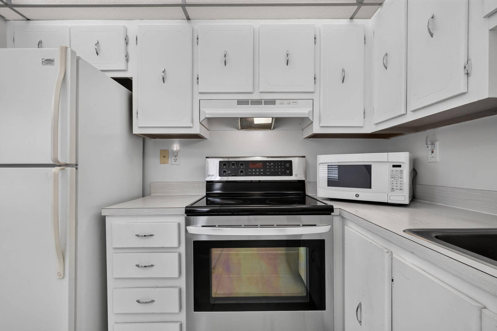 40 Burgundy A, Delray Beach, FL 33484 Kitchen