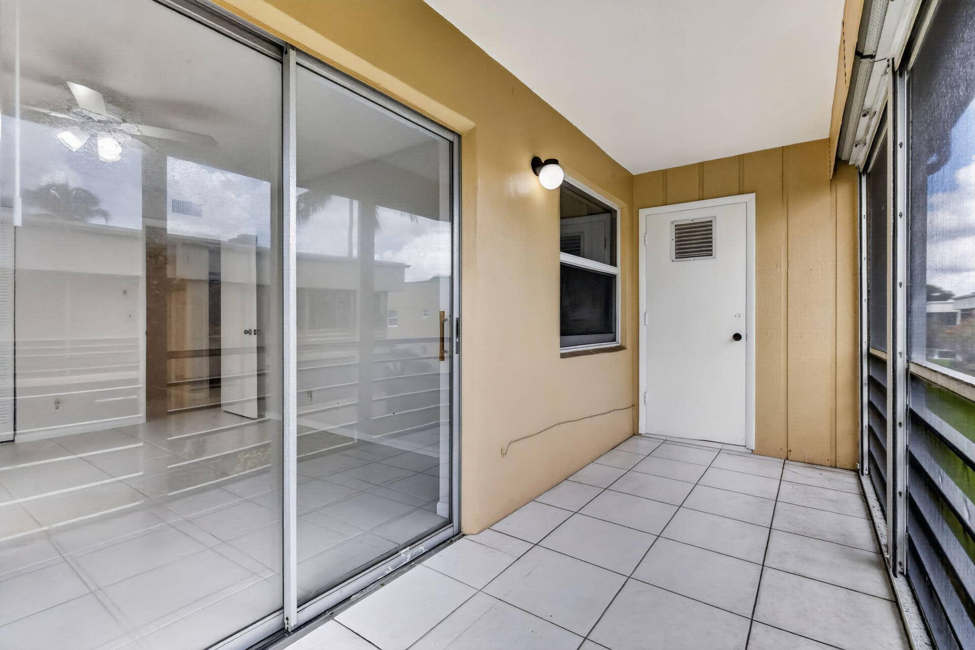 40 Burgundy A, Delray Beach, FL 33484 Florida room